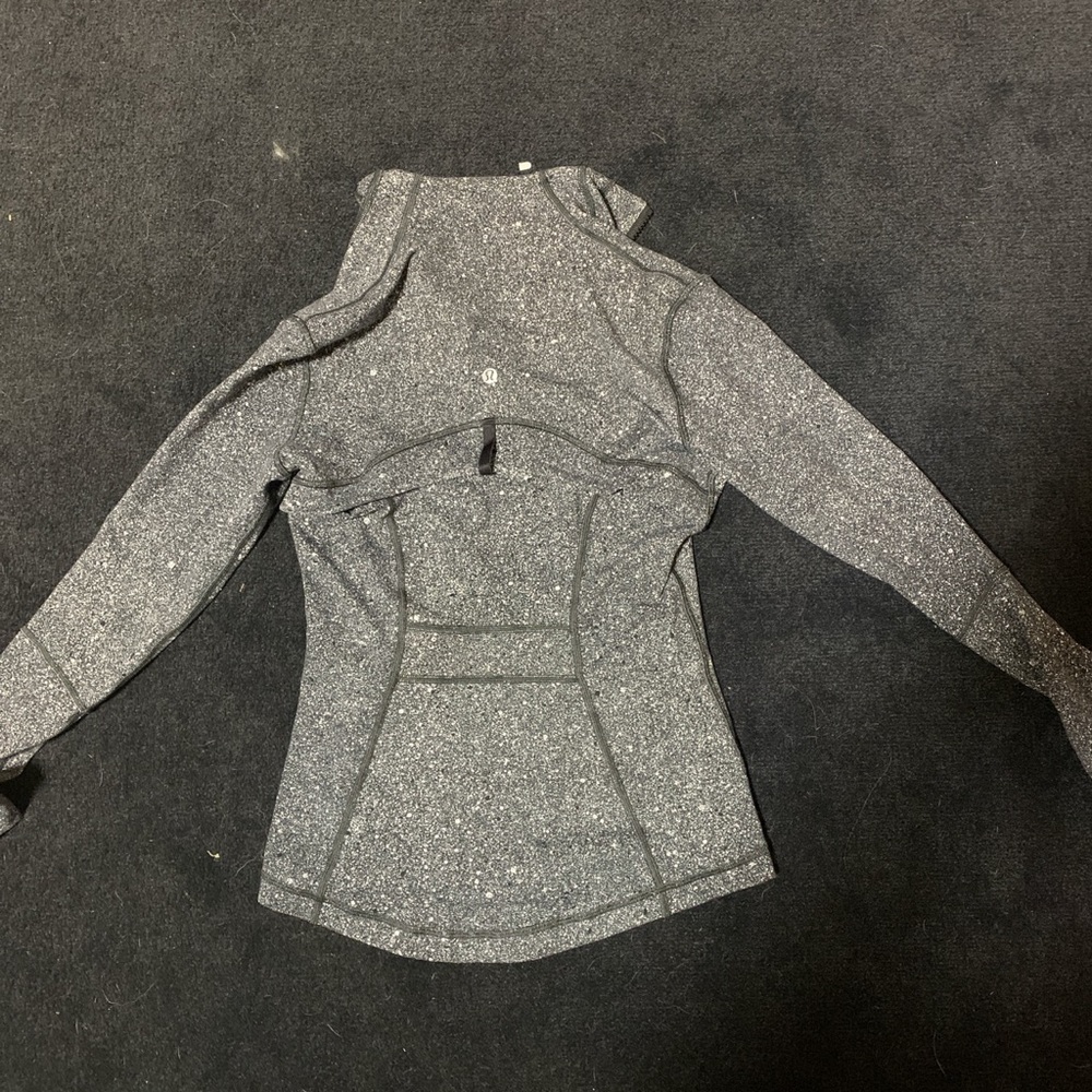 Size 4 Lululemon jacket - Picture 2 of 4